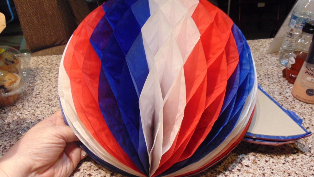VINTAGE SET OF 9 RED WHITE BLUE HONEYCOMB ROUND DECORATIONS – 14″ – 4TH OF JULY