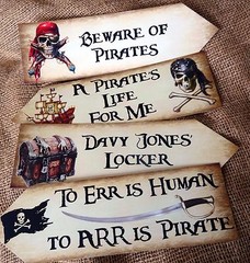Set of 4 Pirate Skull & Crossbones Party Decoration Arrows Signs