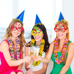 16Pcs Hawaiian Leis Party Set with 8 Necklaces and 8 Photo Booth Glasses for Tro