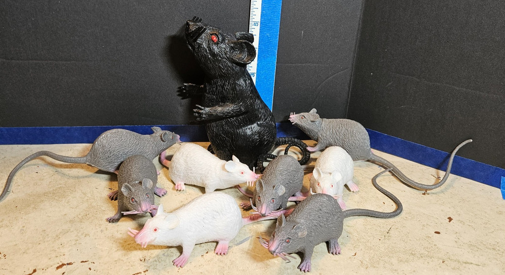 Bag of 8 Mice & 1 Rat Plastic/Rubber Halloween Decorations