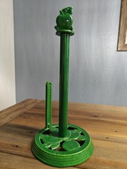 Vibrant Green Enamel Cast Iron Apple Motif Countertop Paper Towel Holder Glossy