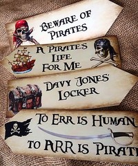 Set of 4 Pirate Skull & Crossbones Party Decoration Arrows Signs