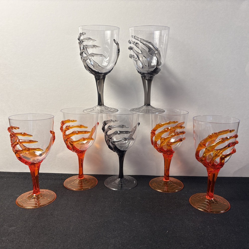 7 Skeleton Hand Plastic Wine Goblets Gothic Halloween Party Bar Decor Cups