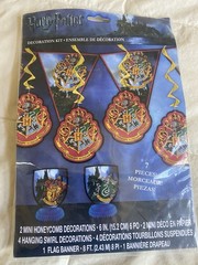 Harry Potter Hogwarts 7pc Mini Honeycomb Party Birthday Decoration Supply Kit