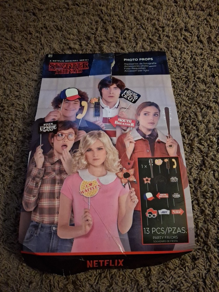 Stranger Things Photo Props 13 Pieces Party Favors Netflix New Sealed (t)