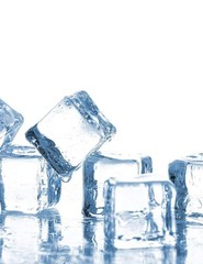20PCS Clear Acrylic Faux Ice Cubes – 1.2″ Transparent Fake Ice Rocks for Decor &