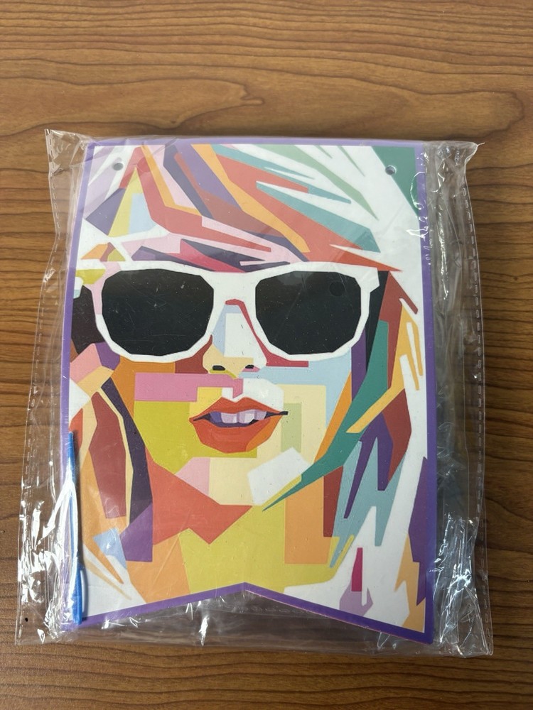 Taylor Swift 33 Piece Birthday Decorations Pack
