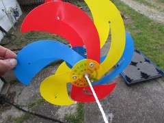 1 Set – STRING of 10 Rope PINWHEEL Colorful Turntable WINDMILL Outdoor GARDENS !