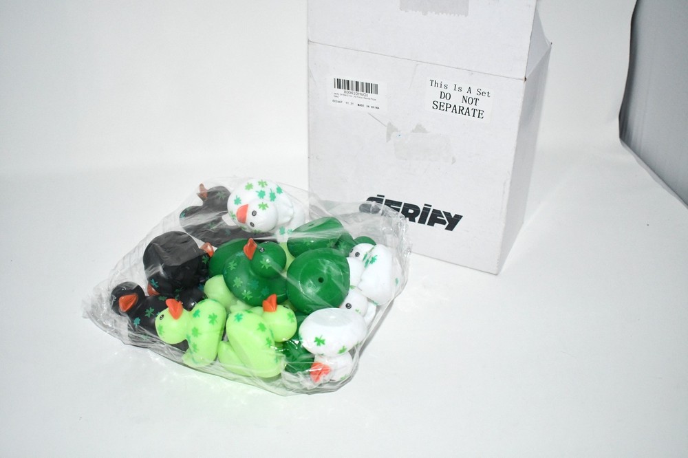 Jerify 24 Set St. Patrick’s Day Rubber Ducks with Gift Cards, 2″ Shamrock Rubber