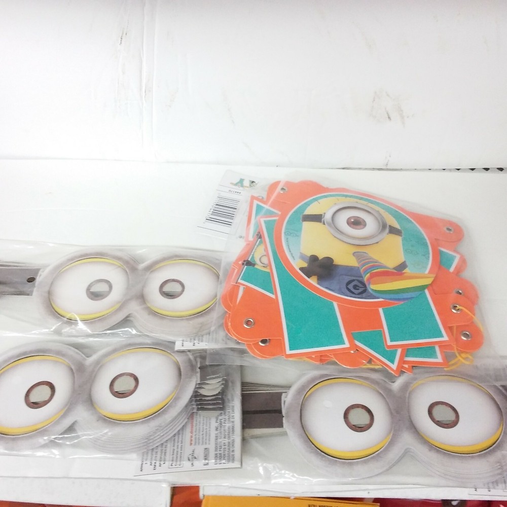 Mixed Lot of 4 Despicable Me Happy Birthday Banner & Goggles New……….373
