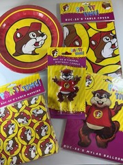 Buc-ee’s Birthday Party Supplies Bundle – Table Cloth, Napkins, Candle, Balloon