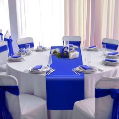 12-Pack 12×108″ Royal Blue Satin Table Runners & 84″ White Round Tablecloths