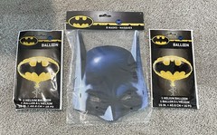 Batman DC Comics Balloon (2) & 8 masks Birthday Party Decor