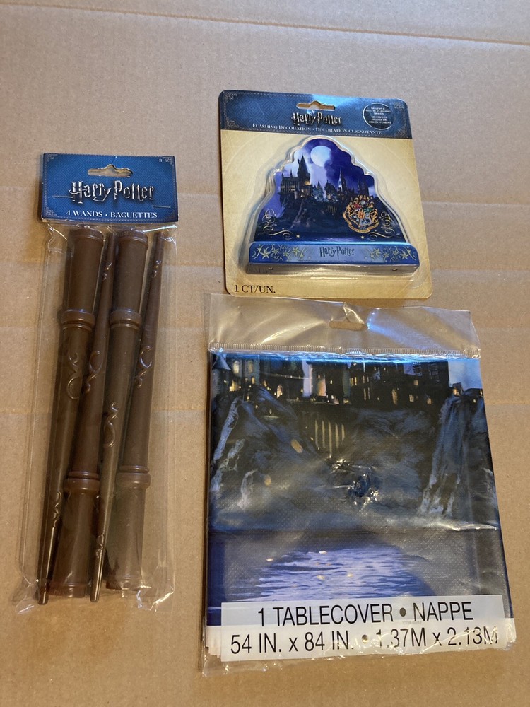 Harry Potter Table Cover – (4) Wands – Cake Topper/Flashing Decoration New!