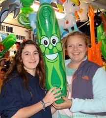 GIANT Inflatable Pickle Head – Beach Pool Float Noodle Gag Prank Joke Party Fun