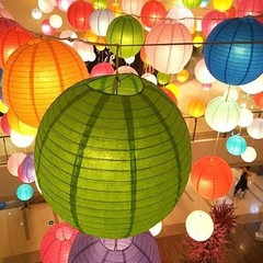 «Multi-Color Paper Lanterns Set with Ribbon – 16pcs for Easily Transform Spaces