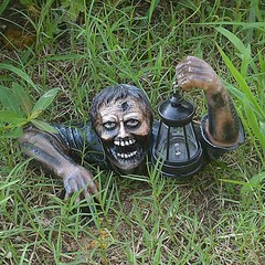 Ground Breaking Zombie Skeleton Prop Lantern Halloween Party Garden DecorationJQ