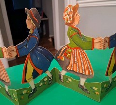 Swedish Dancing Couple Fold-Out Paper Row Table Decor