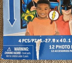 DC Justice League Scene Setters 6′ Backdrop Wall Decoration with 12 Photo Props