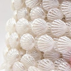 Coastal Seashell Garland with Seaweed & Pearls，This 30-foot ivory shell garland