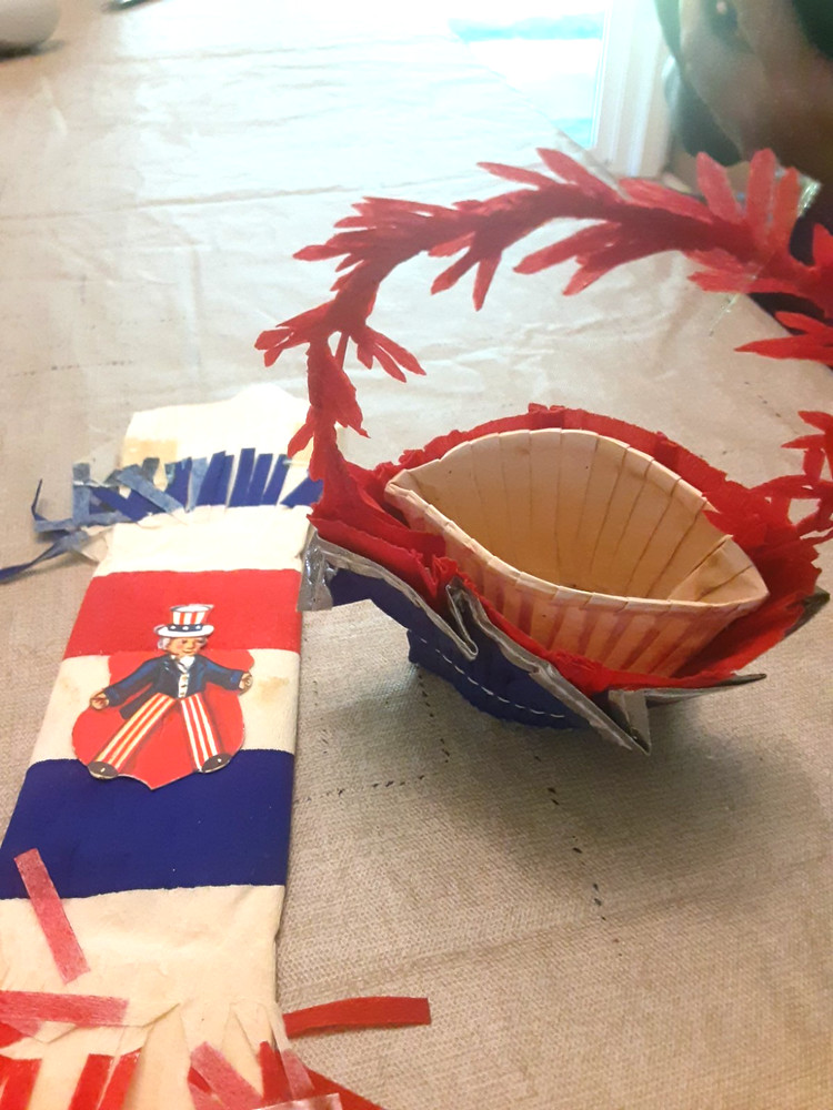 VINTAGE CANDY HOLDERS 2 PARTY FAVOR UNCLE SAM 2X9 1944 PATRIOTIC OLD CREPE PAPE