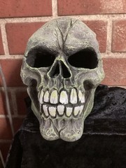 Halloween Prop – Dark Grey Distressed Dynamic Skull Prop