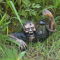Ground Breaking Zombie Skeleton Prop Lantern Halloween Party Garden DecorationJQ