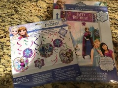 Disney Frozen Scene Setters 5pcs Wall Decorating Kit + 12 Swirl Decorations Set
