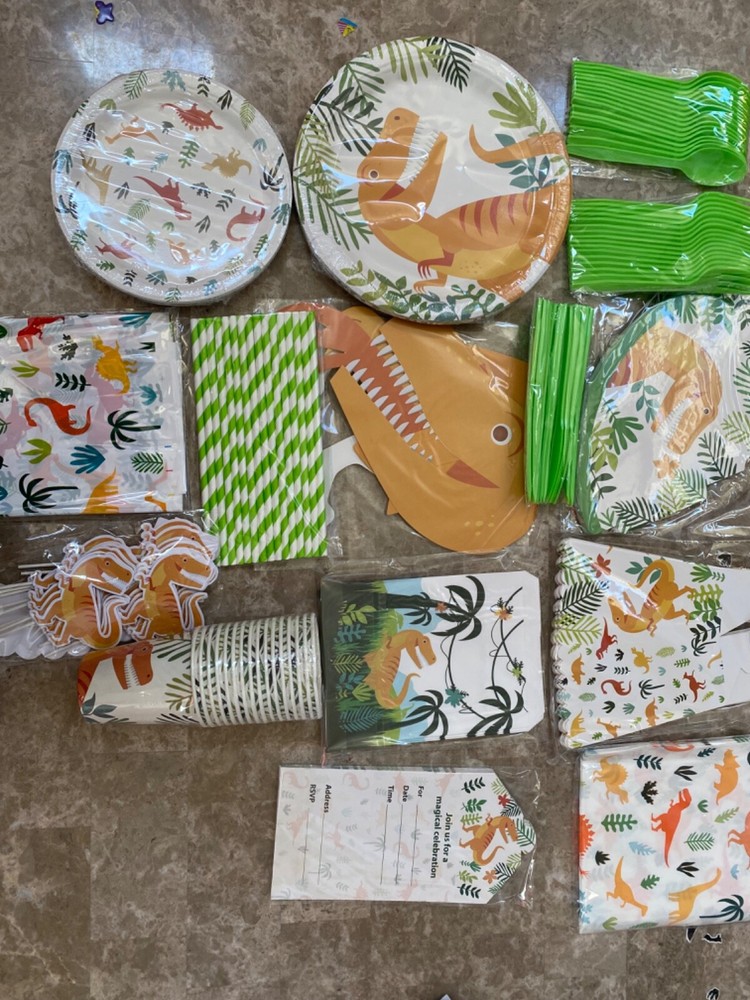 226 pcs Dinosaur Birthday supplies with banner and tableware set