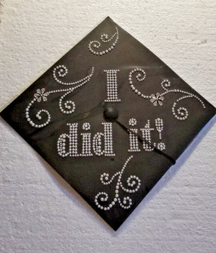 Graduation Cap Hat Topper Faux Pearl Design «I DID IT !» Extra Special Graduate