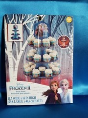 Wilton Walt Disney – Frozen II Treat Stand – Holds 24 Cupcakes
