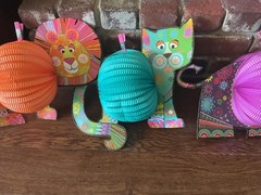 5 VTG 1960S GROOVY HANGING HONEYCOMB ANIMALS PARTY DECOR/NURSERY/CHILD ROOM EUC!