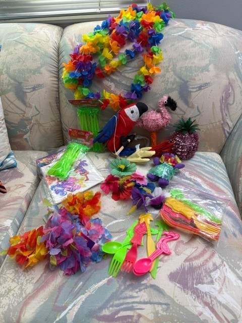 LUAU PARTY DECO – 100+ PCS PARROT,UTENSILS,LEIS,BRACELETS,STIRRERS,FLAMINGO -NEW