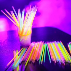 150 Pack 8” Green Glow Sticks Bulk with 150 Connectors Glow In The Dark Party