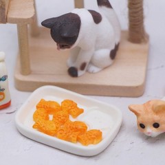 Miniature Cat Climbing Frame Scene Prop for Dollhouses and DIY Projects