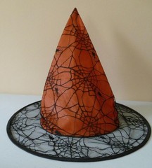VINTAGE HALLOWEEN LACE COBWEB WITCHES HATS x 2 ORANGE + GREEN COLLECTIBLE NEW