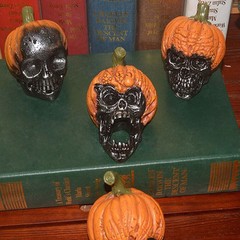 Creepy Evil Pumpkin Skull Resin Craft Spooky Halloween Decor Outdoor Garden Home