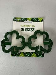 St Patrick’s Day glitter Glasses Shamrock Shaped Adult sized new with tags