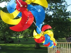1 Set – STRING of 10 Rope PINWHEEL Colorful Turntable WINDMILL Outdoor GARDENS !