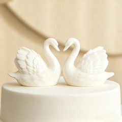 2PCS White Swan Figurines Cake Toppers, Elegant Ceramic Swan Couple Statues for