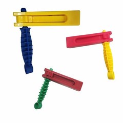 Dress Up America Plastic Purim Gragger – Set of 3 Party Noisemakers