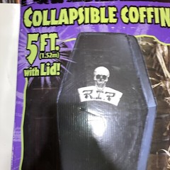 Fun World R.I.P. Collapsible Coffin 5 ft Instantly assembles￼ Decoration Prop