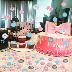 Cheereveal 200pcs Burnouts or Bows Gender Reveal Confetti, Pink and Blue Roun…