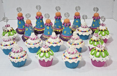 Pier 1 CUPCAKE HAT Place Card Photo Holders Birthday Party Table Decorations 20