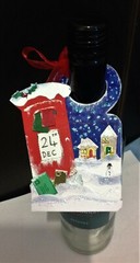 Snowy Postbox Christmas bottle tag – single/set of 3