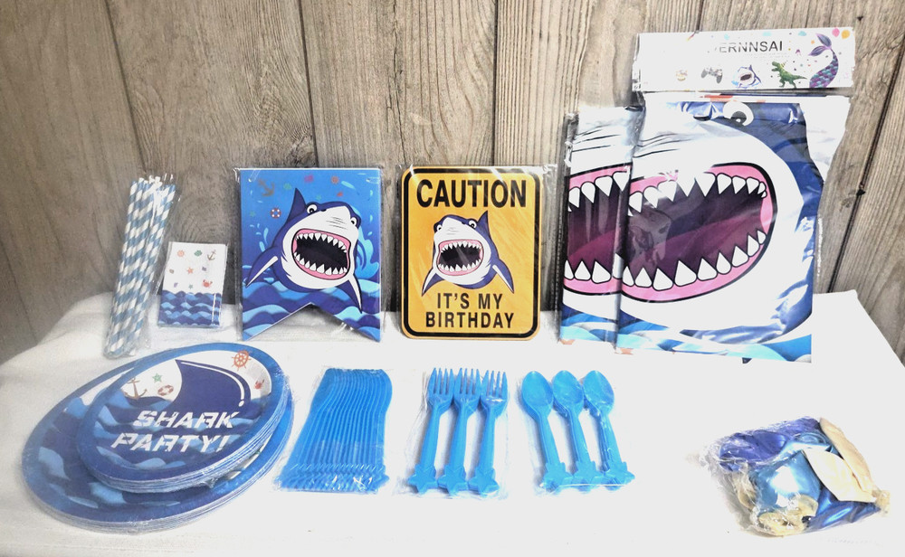 WERNNSAI: BIRTHDAY PARTY LOT, SHARK, Lot of 12 different items, 143 pcs, NEW