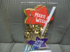 Party Wands, Package of 8 Star Shaped 8.75″ Plastic Wands with Gold Streamers