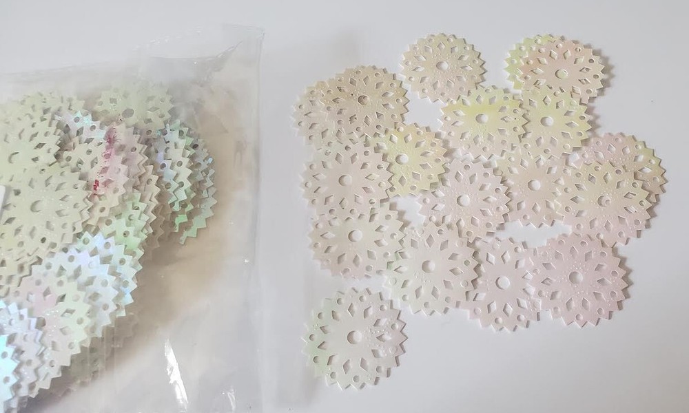 CraftbudyUS 100pcs x29mm AB White Circle Design for Table Confetti/Craft