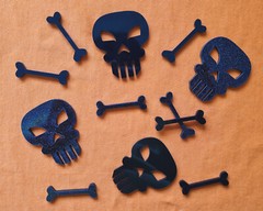 HALLOWEEN Reversable Party Decorations, Trick or Treat Goodies, Fun Craft Mix