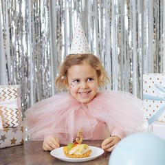 Shimmering Silver Foil Fringe Backdrop Set – Perfect for Festive Gatherings